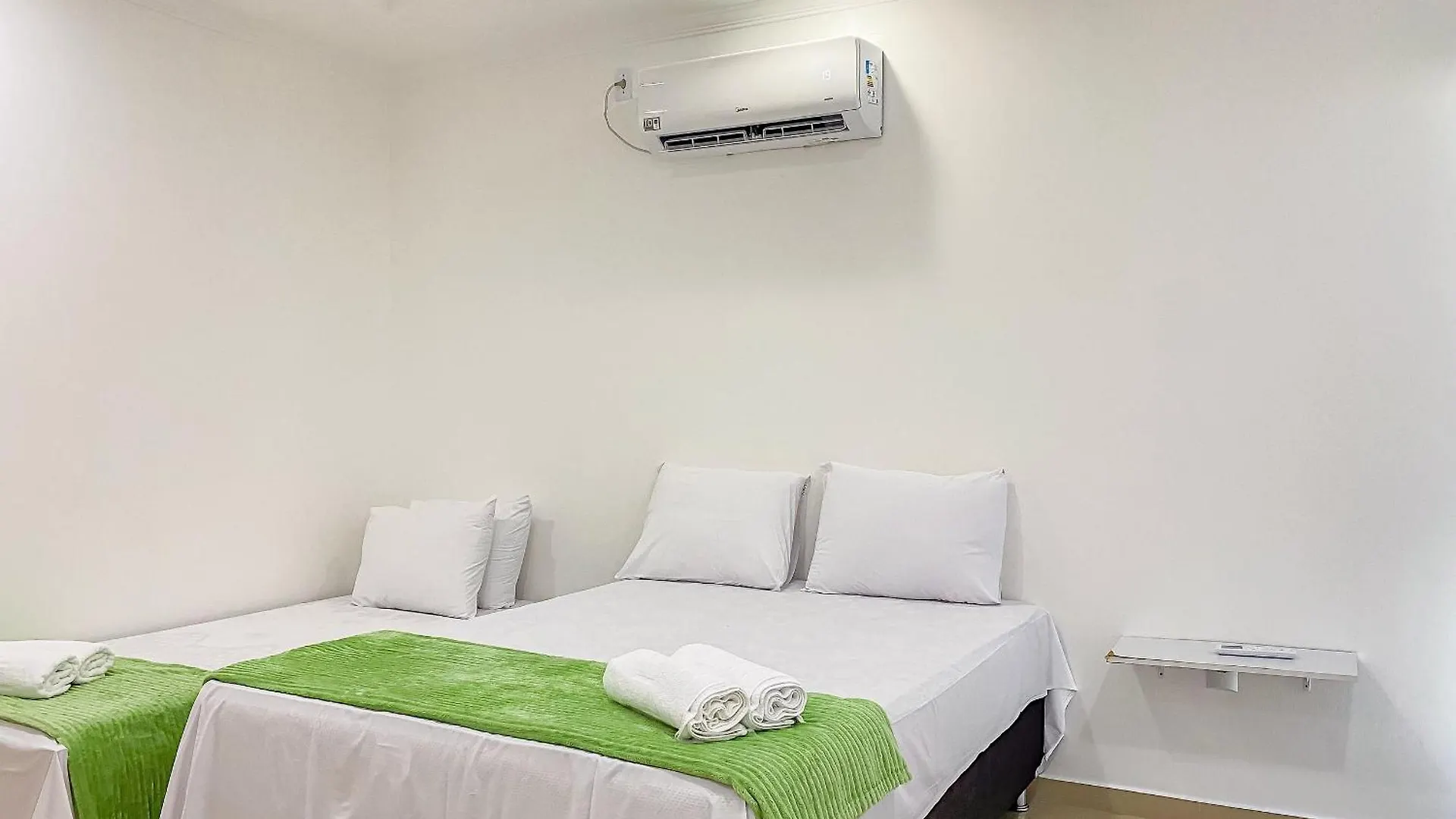 Casa Individual Com 2 Suites Ambas Com Ar Condicionado, Sala, Cozinha, Area De Servico E Garagem Para 2 Carros Pequenos A Poucos Metros Da Praia De Taperapua Porto Seguro