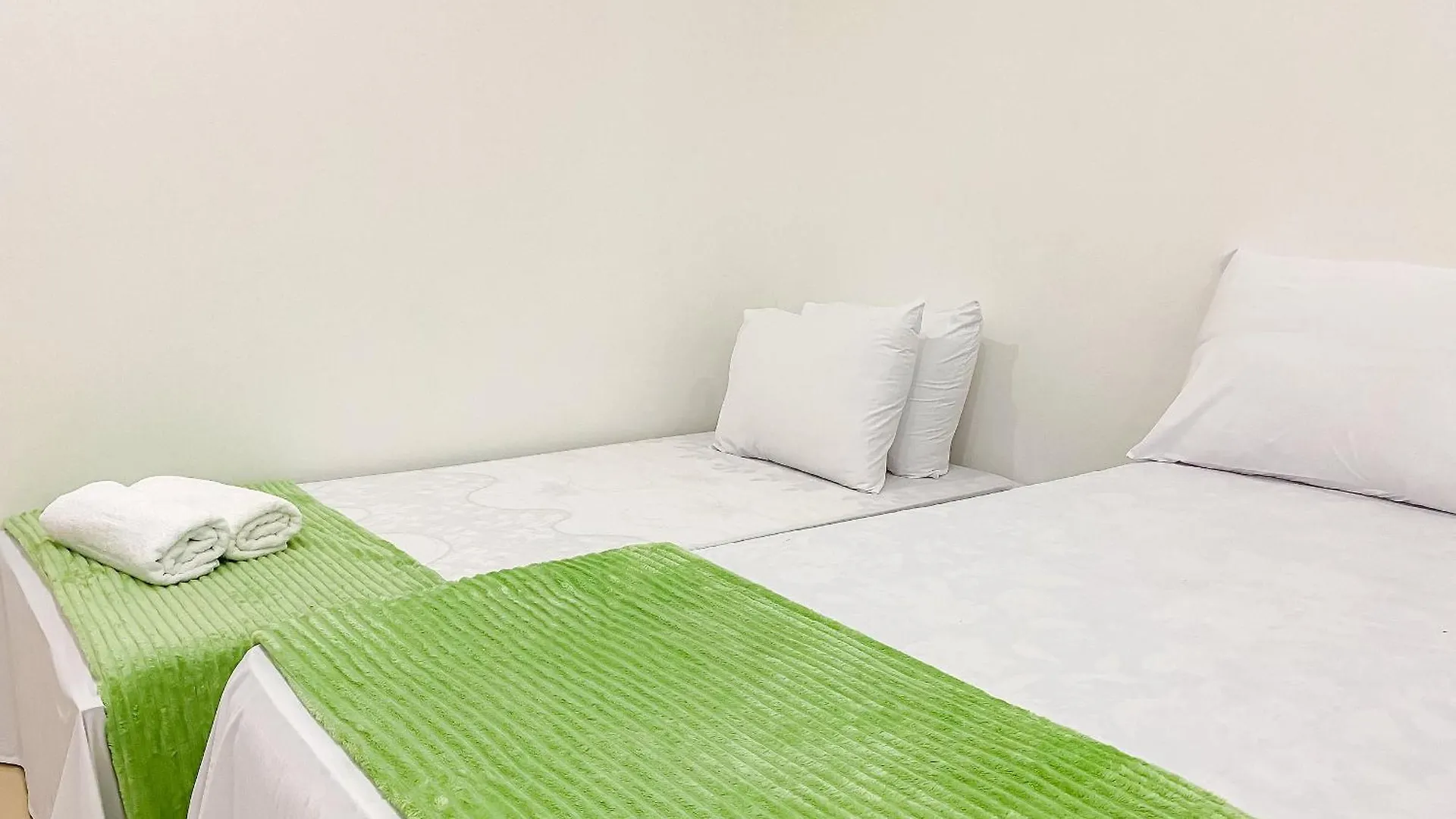 Casa Individual Com 2 Suites Ambas Com Ar Condicionado, Sala, Cozinha, Area De Servico E Garagem Para 2 Carros Pequenos A Poucos Metros Da Praia De Taperapua Porto Seguro Nyaraló