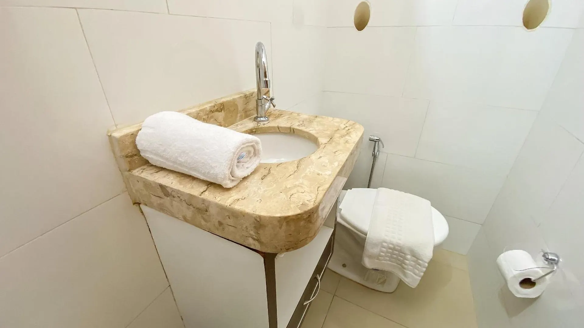 Casa Individual Com 2 Suites Ambas Com Ar Condicionado, Sala, Cozinha, Area De Servico E Garagem Para 2 Carros Pequenos A Poucos Metros Da Praia De Taperapua Porto Seguro 0*,