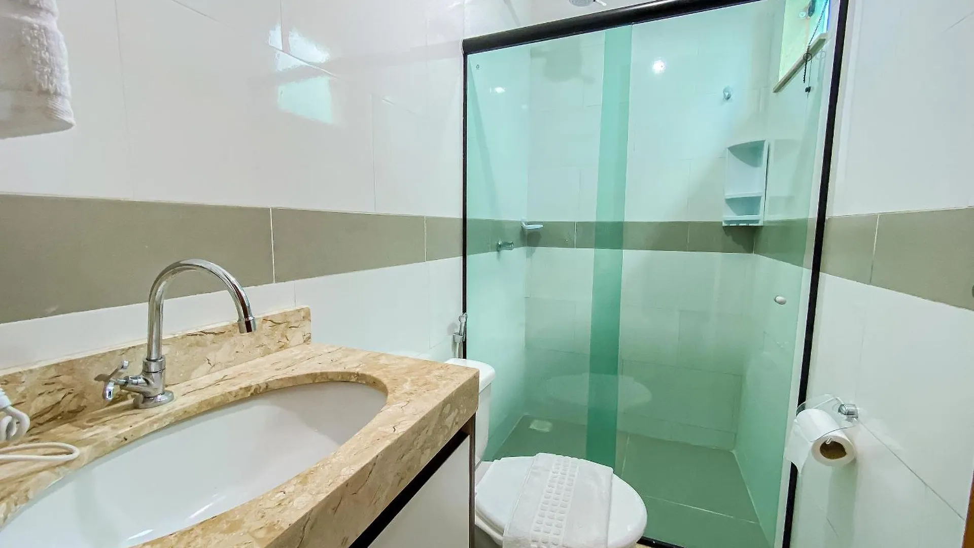 Nyaraló Casa Individual Com 2 Suites Ambas Com Ar Condicionado, Sala, Cozinha, Area De Servico E Garagem Para 2 Carros Pequenos A Poucos Metros Da Praia De Taperapua Porto Seguro