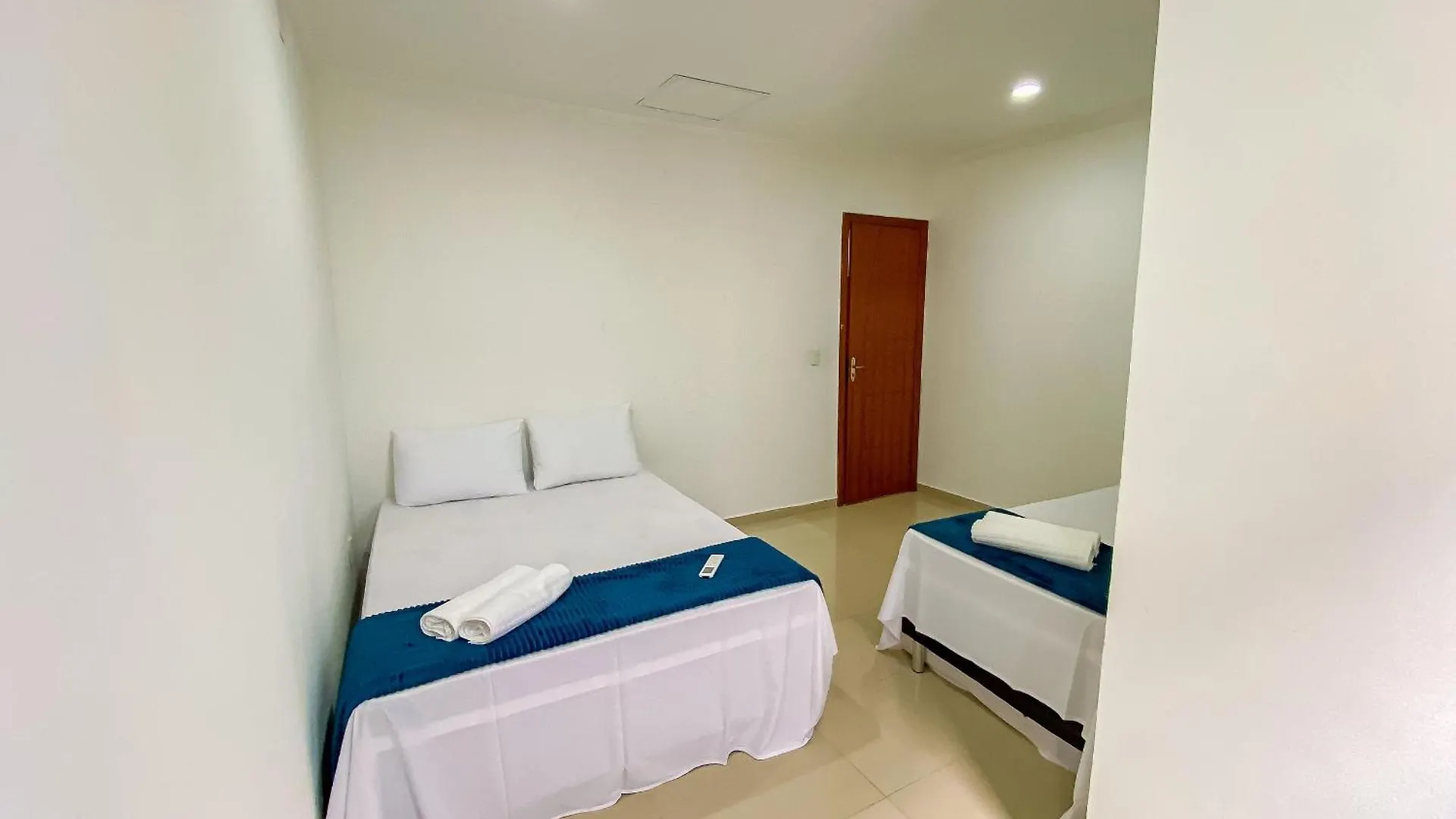 Casa Individual Com 2 Suites Ambas Com Ar Condicionado, Sala, Cozinha, Area De Servico E Garagem Para 2 Carros Pequenos A Poucos Metros Da Praia De Taperapua Porto Seguro Nyaraló