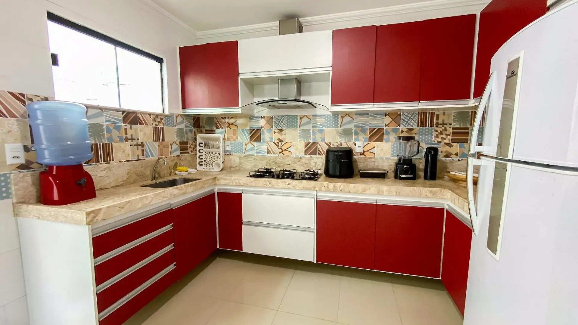 Casa Individual Com 2 Suites Ambas Com Ar Condicionado, Sala, Cozinha, Area De Servico E Garagem Para 2 Carros Pequenos A Poucos Metros Da Praia De Taperapua Porto Seguro Nyaraló