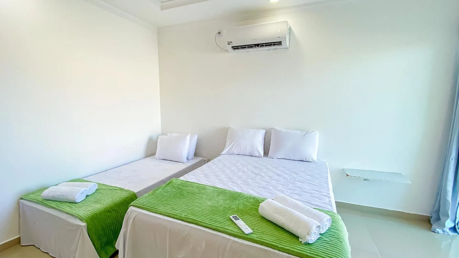 Casa Individual Com 2 Suites Ambas Com Ar Condicionado, Sala, Cozinha, Area De Servico E Garagem Para 2 Carros Pequenos A Poucos Metros Da Praia De Taperapua Porto Seguro 0*,  Brazília