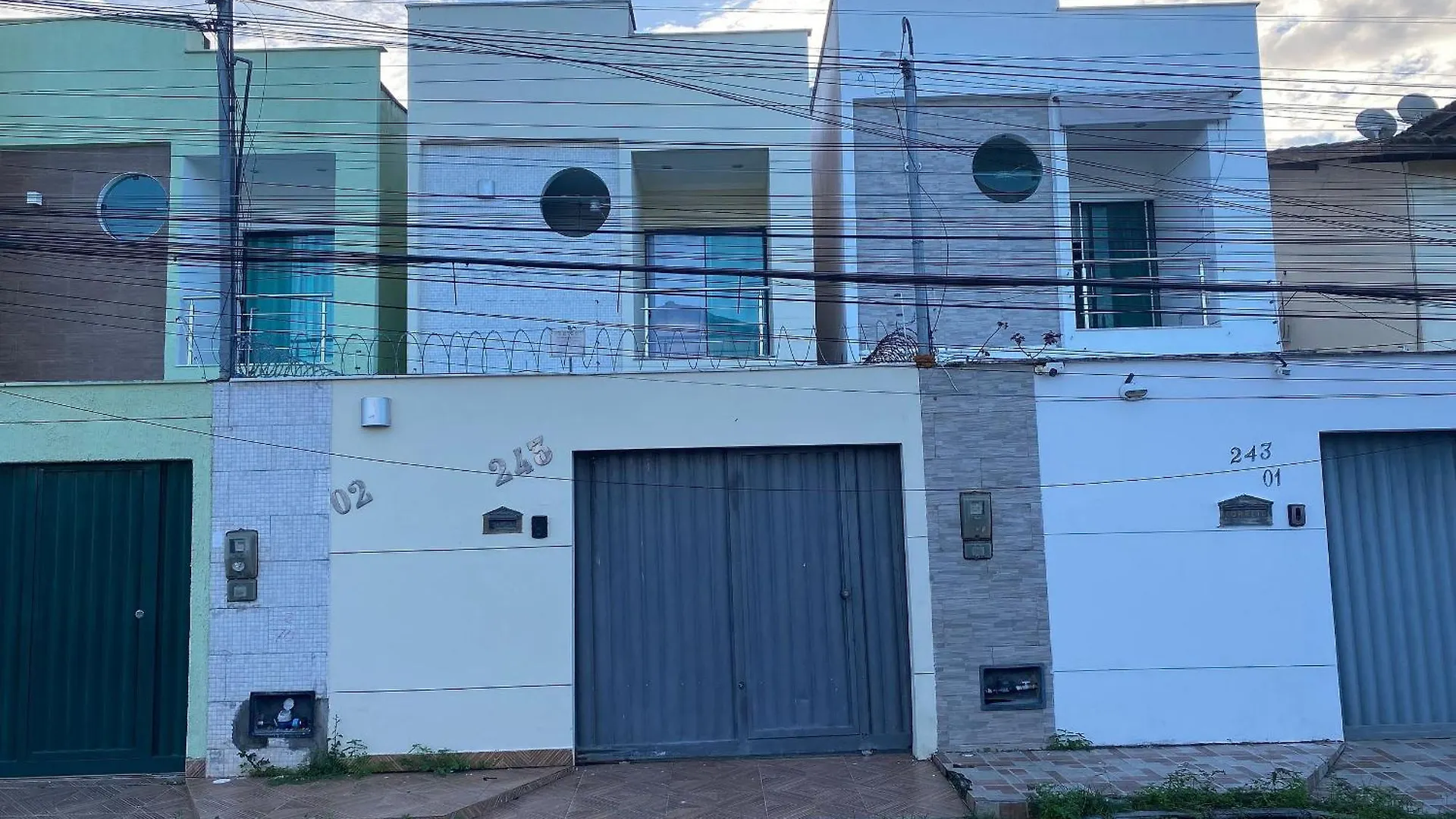 Casa Individual Com 2 Suites Ambas Com Ar Condicionado, Sala, Cozinha, Area De Servico E Garagem Para 2 Carros Pequenos A Poucos Metros Da Praia De Taperapua Porto Seguro 0*,  Brazília